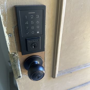 West Coast Locksmith - Keys & Locksmiths Near Me - Woodland Hills, California