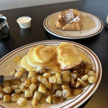 The Pancake Place - Eggs Benedict with Ham - Breakfast & Brunch Near Me - Green Bay, Wisconsin The Pancake Place - Eggs Benedict with Ham - Breakfast & Brunch Near Me - Green Bay, Wisconsin