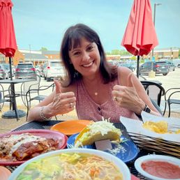 Two thumbs up - tasty food and sitting outside in the nice weather! Two thumbs up - tasty food and sitting outside in the nice weather!