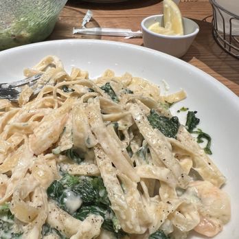 Olive Garden Italian Restaurant - Seafood fettuccine Alfredo with spinach - Italian Near Me - Austell, Georgia