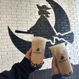 House Milk Tea and another drink I forgot the name of House Milk Tea and another drink I forgot the name of