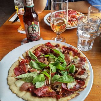 Rocky Mountain Flatbread Co - Gluten-free bison and fig pizza with a gluten-free beer. - Pizza Near Me - Canmore, Alberta Rocky Mountain Flatbread Co - Gluten-free bison and fig pizza with a gluten-free beer. - Pizza Near Me - Canmore, Alberta