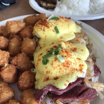 Button Up Cafe - Corned Beef Hash Eggs Benedict with Tater Tots - Breakfast & Brunch Near Me - Pearl City, Hawaii Button Up Cafe - Corned Beef Hash Eggs Benedict with Tater Tots - Breakfast & Brunch Near Me - Pearl City, Hawaii