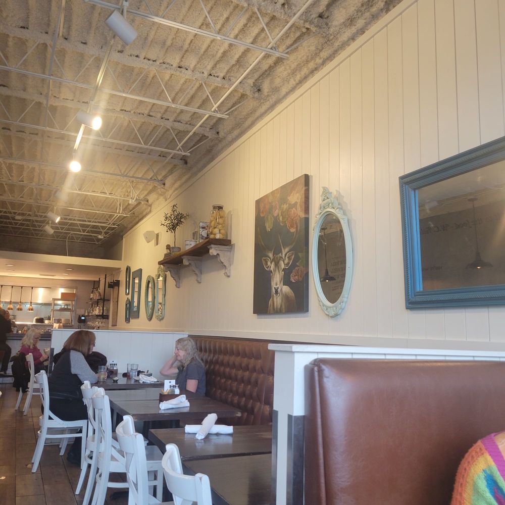 Highland Grill - Cute decor! - Cocktail Bars Near Me - Saint Paul, Minnesota