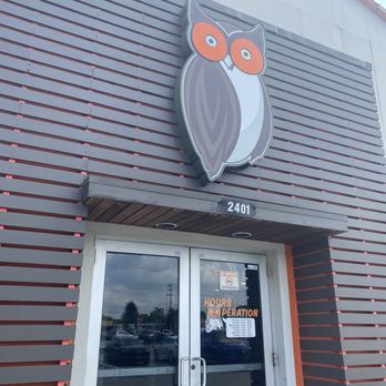 Hooters - Main entrance - Chicken Wings Near Me - Chester, Virginia