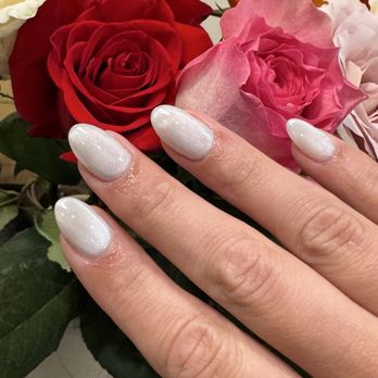 Kitchen Nail Bar - Mountain View - Gel white pearl cat eye - Nail Salons Near Me - Mountain View, California