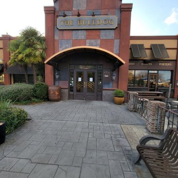 The Bulldog - The entrance with the outside seating area. - Bars Near Me - Jackson, Mississippi