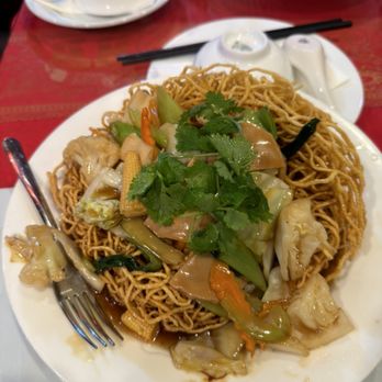 Golden Bamboo Vegetarian Restaurant - Combination crispy noodle - Vegetarian Near Me - San Jose, California