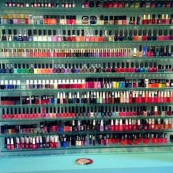Espaço Dellas Beauty Bar - Ótima seleção de esmaltes.