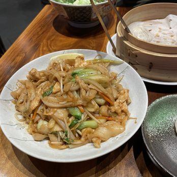 Kungfu Kitchen - Chicken Stir-Fry Hand Cut Noodle - Dim Sum Near Me - Orlando, Florida