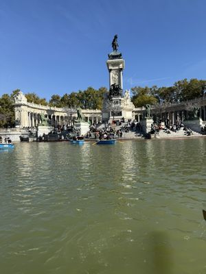 Great Pond of El Retiro by null
