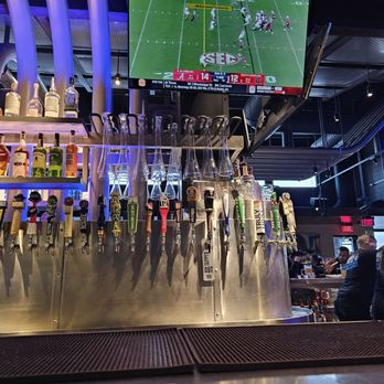 Yard House - New American Near Me - Troy, Michigan