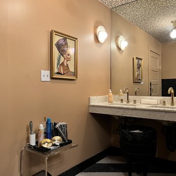 Mercy Kitchen - Ladies room - New American Near Me - Lafayette, Louisiana Mercy Kitchen - Ladies room - New American Near Me - Lafayette, Louisiana