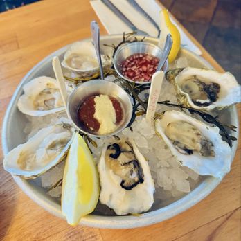 Hook & Anchor - Half dozen oysters - Seafood Near Me - Costa Mesa, California