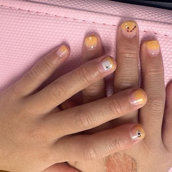 Doki Doki Nail Salon - Nail Salons Near Me - Rancho Cucamonga, California