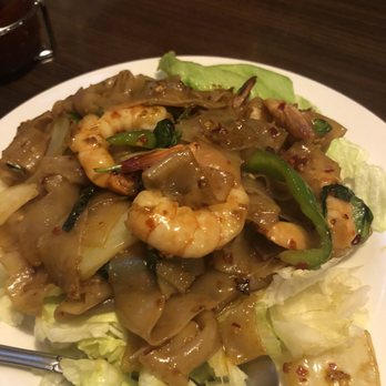 Sizzling Thai Kitchen - Drunken noodles with shrimp - Thai Near Me - Downey, California
