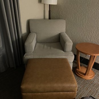 Holiday Inn The Lodge at Big Bear Lake - Nothing matches. Just left over older furniture - Big Bear, CA