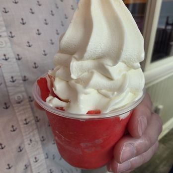 Custards Last Stand - Soft serve with slushies - Ice Cream & Frozen Yogurt Near Me - Ventnor City, New Jersey