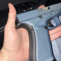 Big Al's Gun Range and Pawn Shop - Juan helped me install the grips