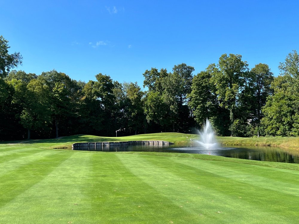 Social spots from Stonehenge Golf