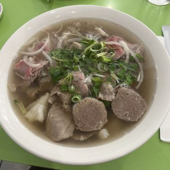 Pho Que Huong - Combo Pho. Medium size. - Vietnamese Near Me - Honolulu, Hawaii