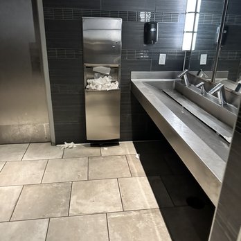 Yard House - Bathroom trash overflowing - New American Near Me - Sacramento, California Yard House - Bathroom trash overflowing - New American Near Me - Sacramento, California