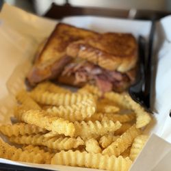Dalie's Smokehouse - Hot Ham and cheese