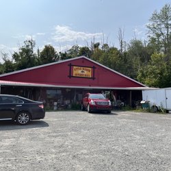 Apple Wagon Antique Mall - Front of store - hard to get inside with the owner's Cadillac in the way
