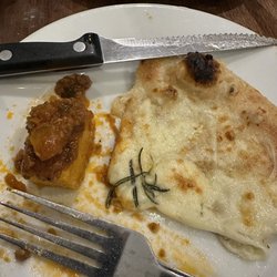 Cafe Citta - Garlic pizza and remaining polenta with bolognese starters. Excellent!