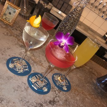 Dolly's - Cocktail Bars Near Me - New York, New York