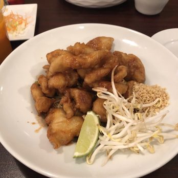 Thai Diner Restaurant - Crispy Chicken Pad Thai - Thai Near Me - Coplay, Pennsylvania
