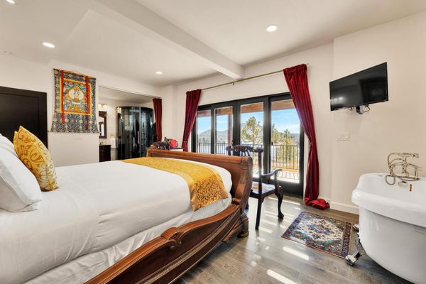 Quiet Mind Mountain Lodge, Retreat & Spa by null