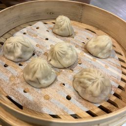 Pork Xiao Long Bao (8) 鲜肉小笼包
