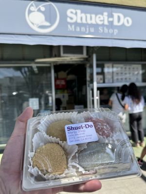 Shuei-Do Manju Shop by null