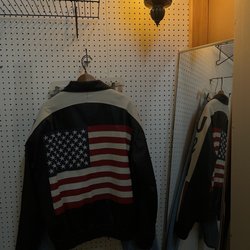 Blast Off Vintage - Dressing room