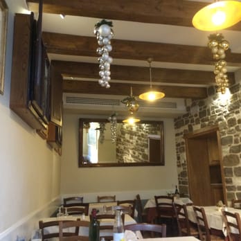 Trattoria Da Benvenuto - Interior seating area. - Tuscan Near Me - Florence, FI Trattoria Da Benvenuto - Interior seating area. - Tuscan Near Me - Florence, FI