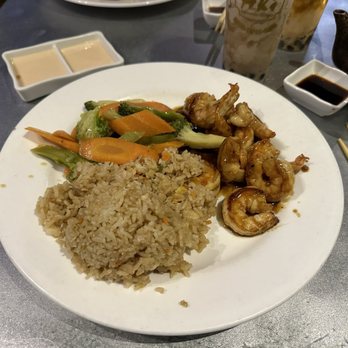 Aki Japanese Fusion - The kitchen hibachi with shrimp - Sushi Bars Near Me - Freeport, Maine Aki Japanese Fusion - The kitchen hibachi with shrimp - Sushi Bars Near Me - Freeport, Maine