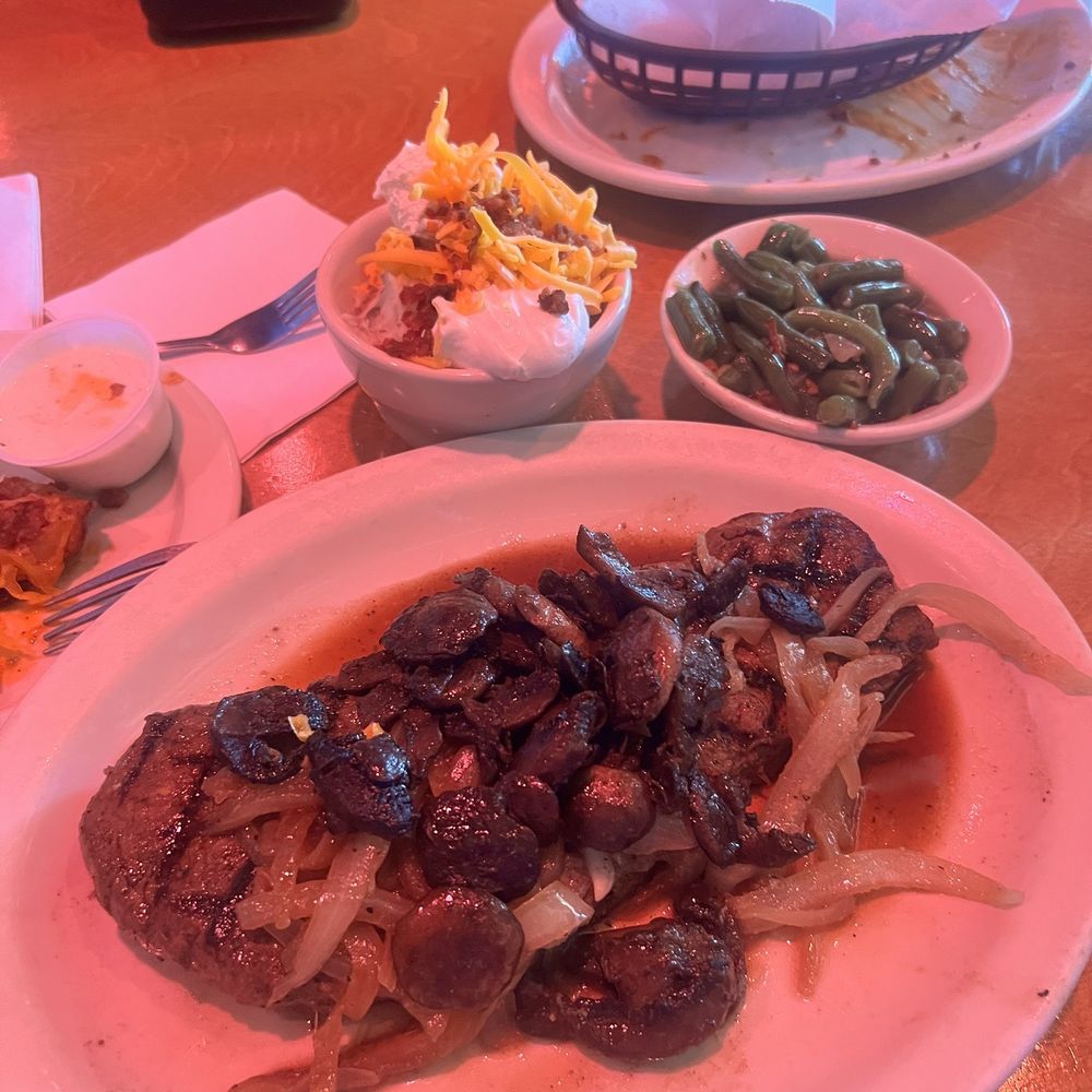 Texas Roadhouse - 16oz sirloin smothered in mushroom and onion Loaded Mashed Potatoes Green beans - American Near Me - Joliet, Illinois Texas Roadhouse - 16oz sirloin smothered in mushroom and onion Loaded Mashed Potatoes Green beans - American Near Me - Joliet, Illinois
