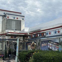 Four Star Family Restaurant - Any wonder it is called shiny diner?