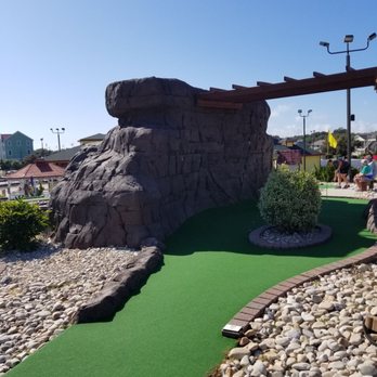 Paradise Golf & Arcade - Hole 8 at the top of the hill - Mini Golf Near Me - Kill Devil Hills, North Carolina Paradise Golf & Arcade - Hole 8 at the top of the hill - Mini Golf Near Me - Kill Devil Hills, North Carolina