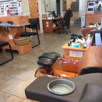 Nail Pizazz - Clutter!! - Nail Salons Near Me - Augusta, Georgia
