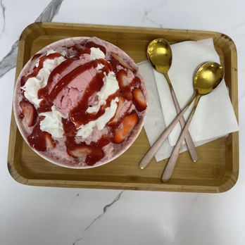Sweet Room - Strawberry Snow Ice - Desserts Near Me - Cary, North Carolina Sweet Room - Strawberry Snow Ice - Desserts Near Me - Cary, North Carolina