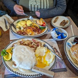 Classic Eggs Benedict Classic Eggs Benedict