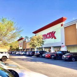T J Maxx - TJ Maxx storefront