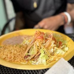 D'Corazon - Shredded Beef tacos with beans and rice