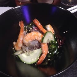 Mexsia - Ensalada de algas, pepino y langostinos