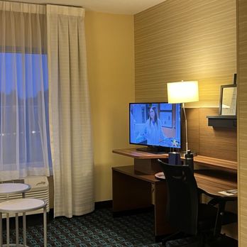 Fairfield by Marriott Inn & Suites Tacoma DuPont - Sitting room and desk - Hotels Near Me - DuPont, Washington Fairfield by Marriott Inn & Suites Tacoma DuPont - Sitting room and desk - Hotels Near Me - DuPont, Washington