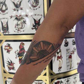 Electric Paradise Tattoo - Tattoo Near Me - Honolulu, Hawaii