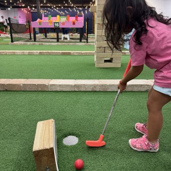 Mr. Putters Miniature Golf - Mini Golf Near Me - Tampa, Florida