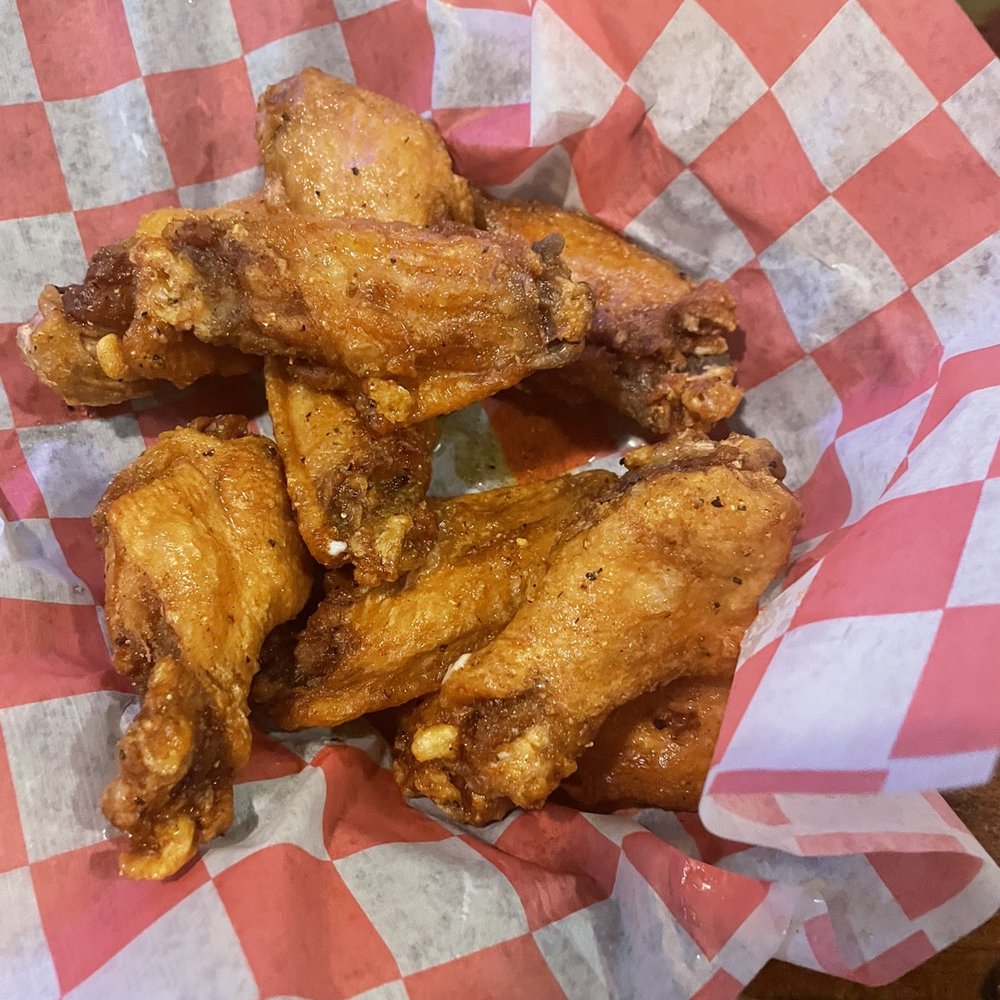 Old Courthouse Tavern - 10 Wings - New American Near Me - Fayetteville, Georgia